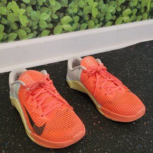 Nike Metcon 6 W 9.5 Florescent Coral